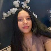 Lycéenne donnant des cours d’anglais pour primaires/ collèges